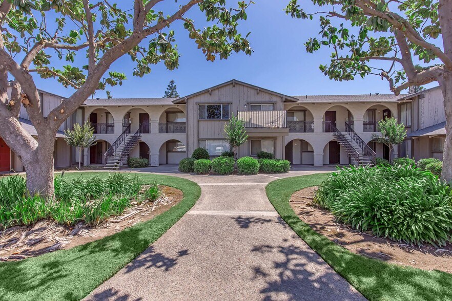 More Photos Of 526 E Barstow, Fresno Apartments For Sale