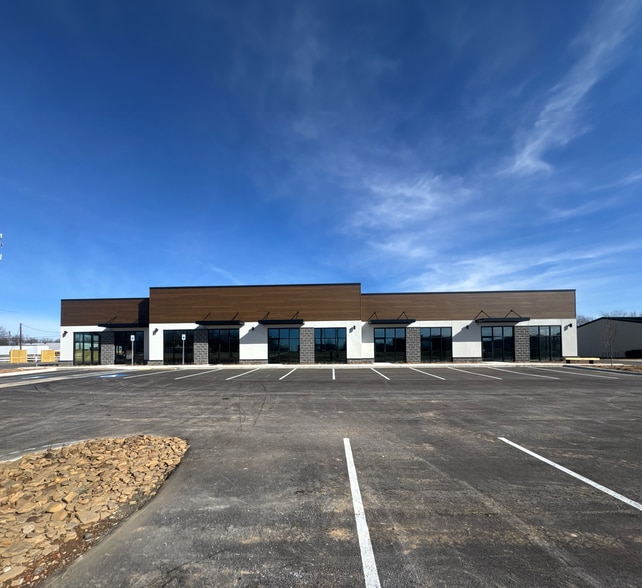 More Photos Of 845 White Rd, Springdale Storefront Retail Office For Sale