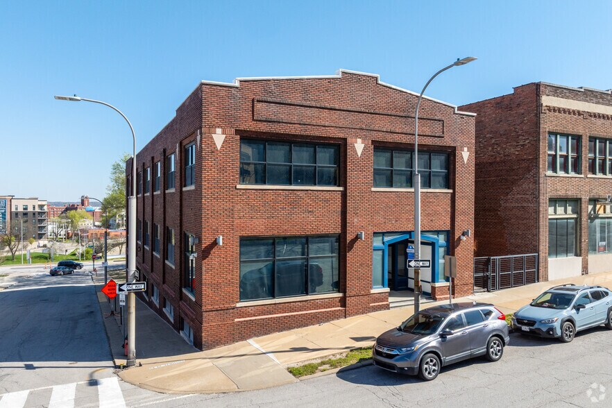 More Photos Of 400 Admiral Blvd, Kansas City Office For Sale