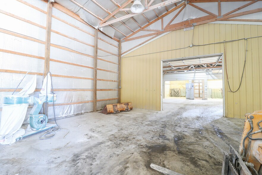 More Photos Of 1292 SW 125th Rd, Holden Light Manufacturing For Sale