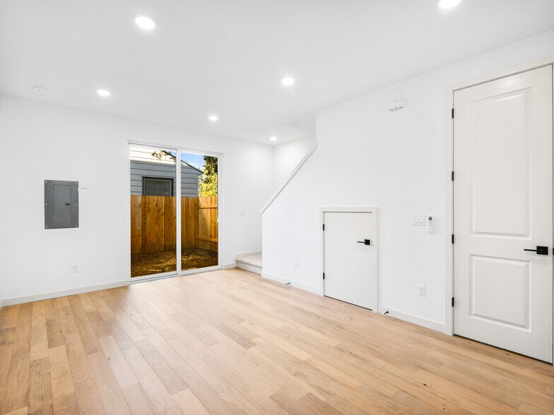 More Photos Of 7468 Tolman St, Portland Multifamily For Sale