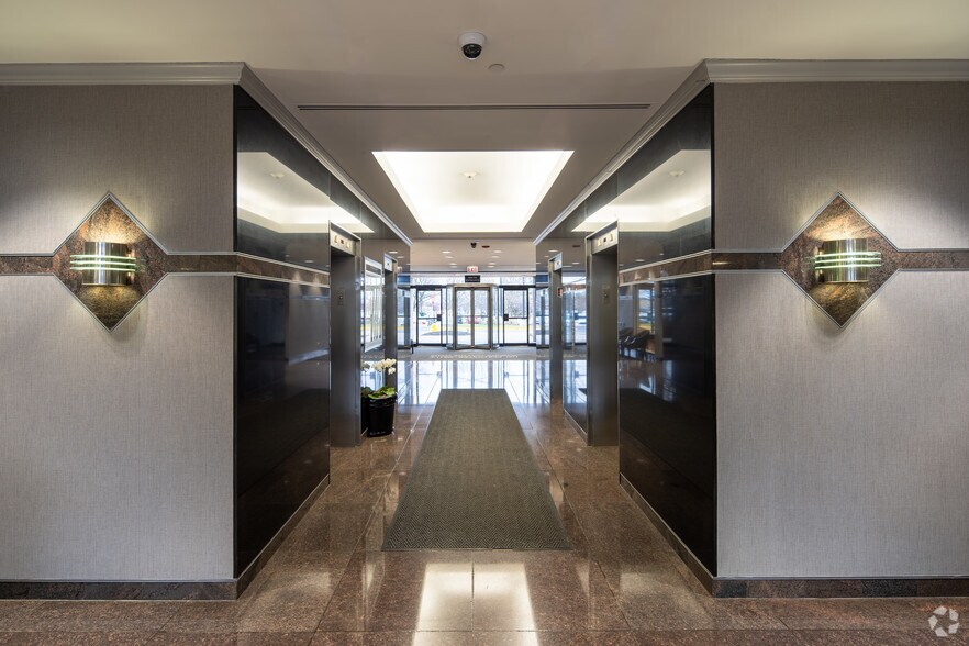 More Photos Of 1101 Perimeter Dr, Schaumburg Office For Lease