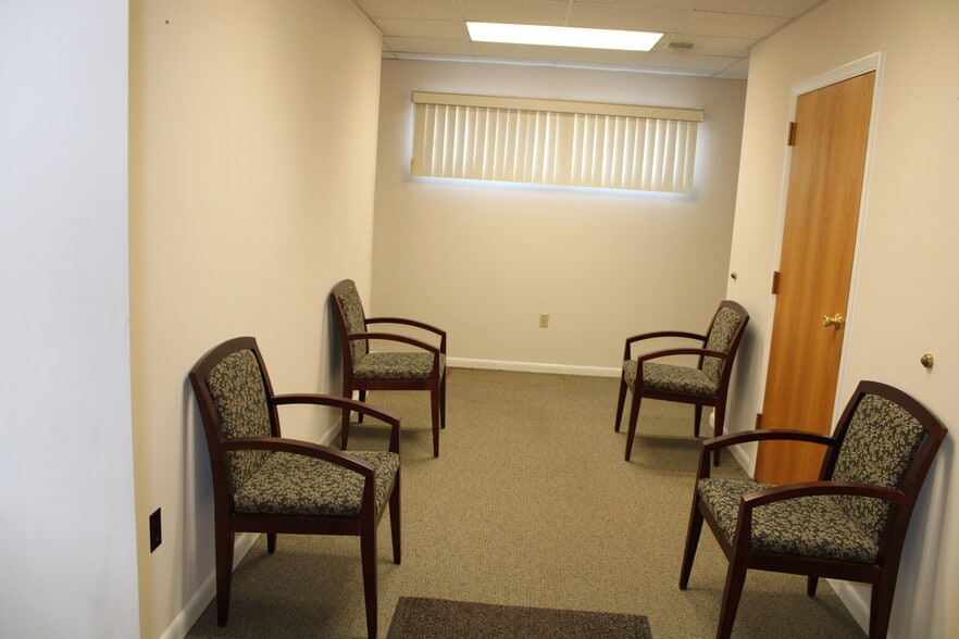More Photos Of 20 W Lancaster Ave, Shillington Office For Lease