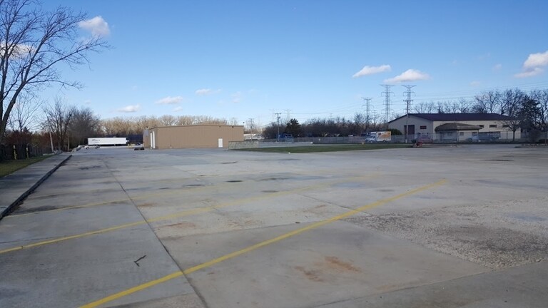 More Photos Of 1201 W Washington St, West Chicago Truck Terminal For Sale