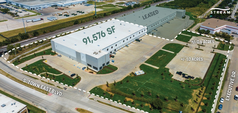 More Photos Of 540 S Town East Blvd, Mesquite Distribution For Lease