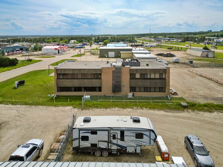 More Photos Of 5516 Industrial Rd, Rocky Rapids Office For Lease