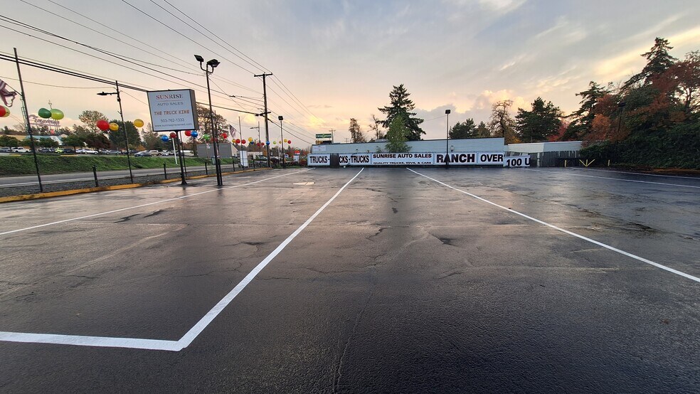 More Photos Of 16001 SE Mcloughlin Blvd, Milwaukie Auto Repair For Lease