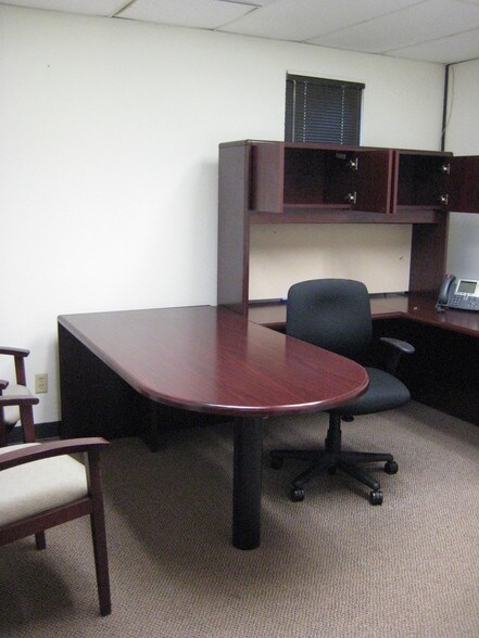 More Photos Of 815 Trailwood Dr, Hurst Office For Lease