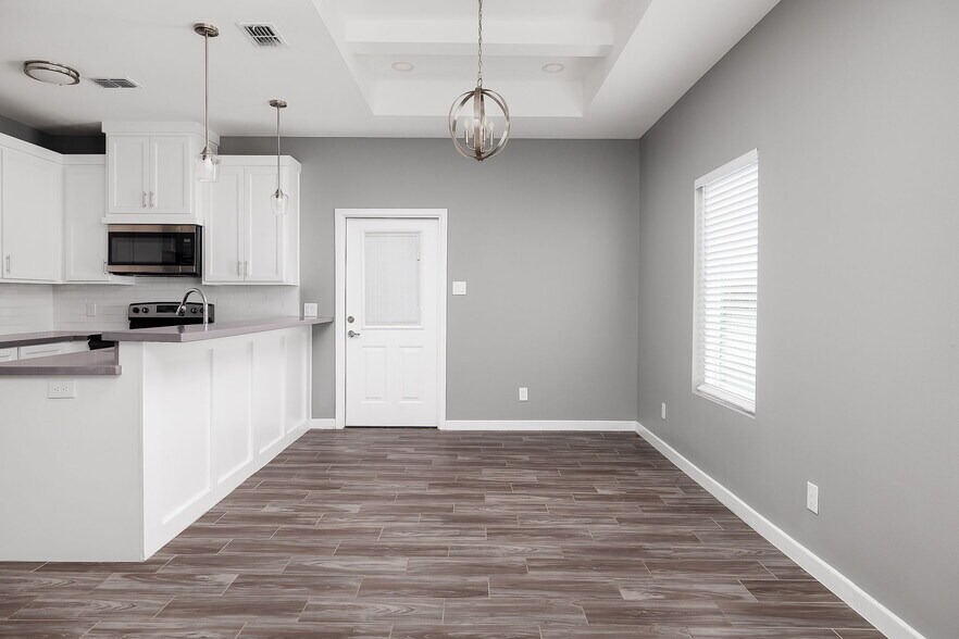 More Photos Of 305 Lauryn Dr, San Juan Apartments For Sale