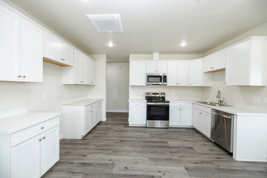 More Photos Of 720 N 2nd St, Patterson Specialty For Sale