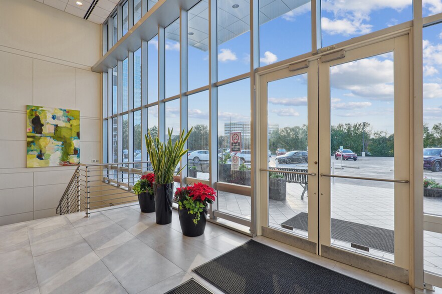 More Photos Of 1300 W Sam Houston Pky S, Houston Office For Sale