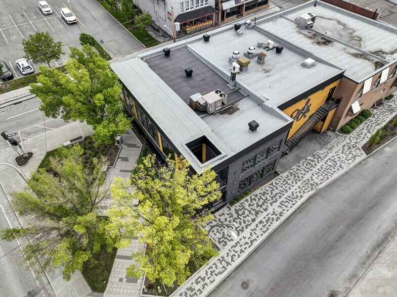 More Photos Of 11820-11900 Av 1Re, Saint-georges Restaurant For Sale