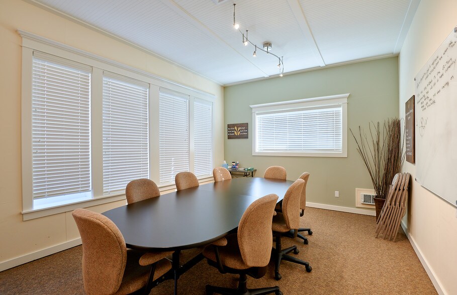 More Photos Of 640 NE 3rd St, Mcminnville Office For Lease