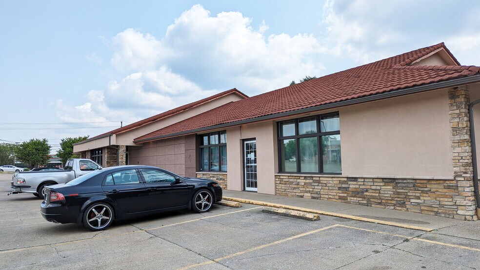 More Photos Of 4360 Kent Rd, Stow Restaurant For Lease