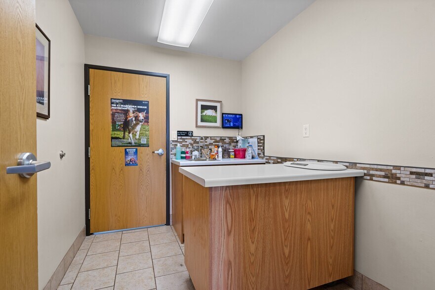 More Photos Of 1518 W Mason St, Green Bay Freestanding For Sale
