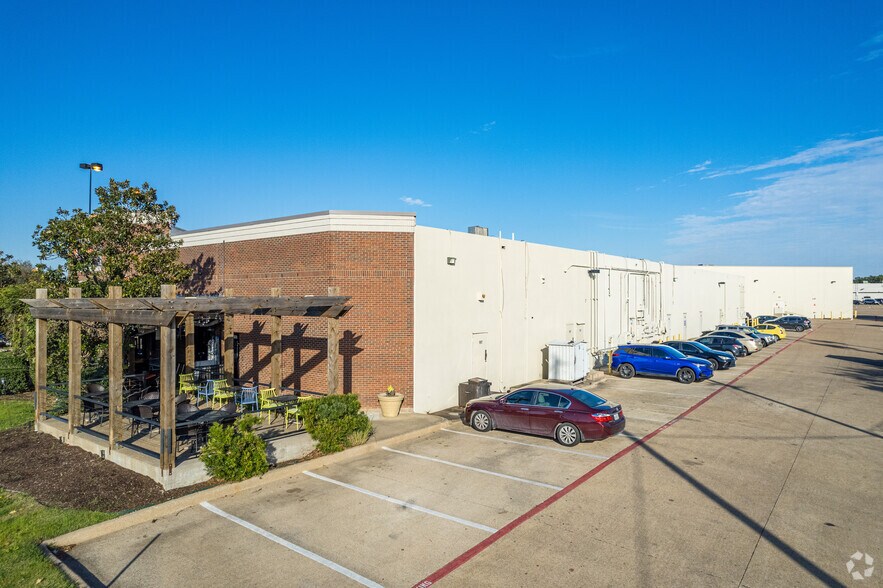 More Photos Of 2810 E Trinity Mills Rd, Carrollton Freestanding For Sale