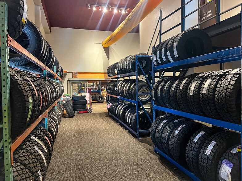 More Photos Of 311-315 N Burch St, Olathe Manufacturing For Sale