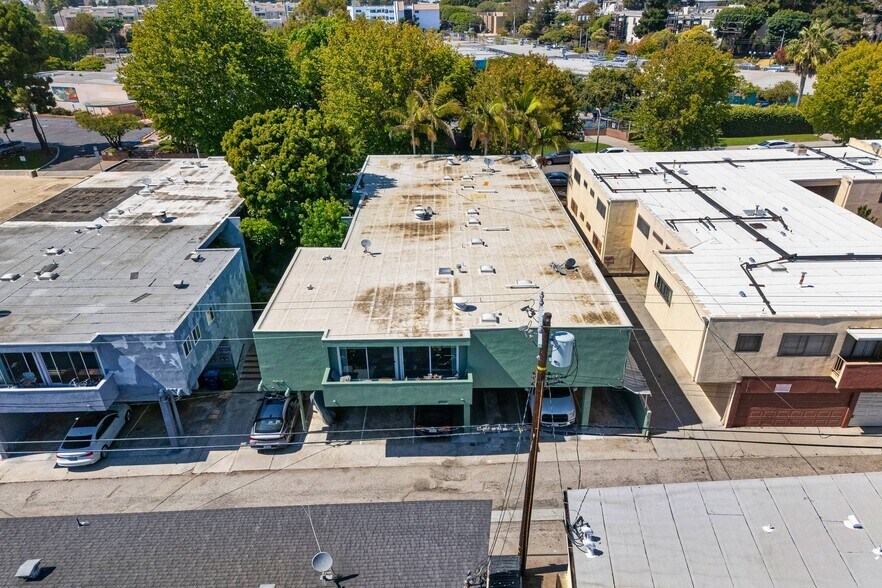 More Photos Of 7736 Paseo del Rey, Venice Apartments For Sale