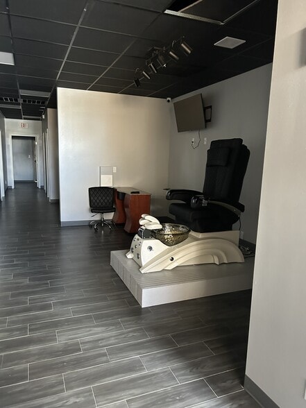 More Photos Of 410 N Ed Carey Dr, Harlingen Storefront For Lease