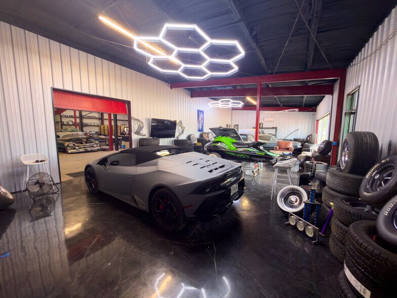 More Photos Of 1401 Barrancas Ave, Pensacola Showroom For Sale