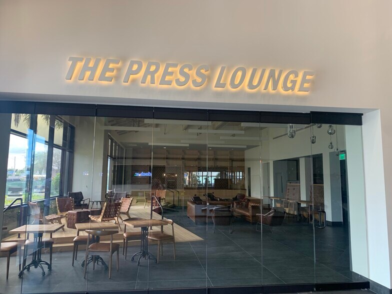 More Photos Of 2751 S Dixie Hwy, West Palm Beach Office For Lease