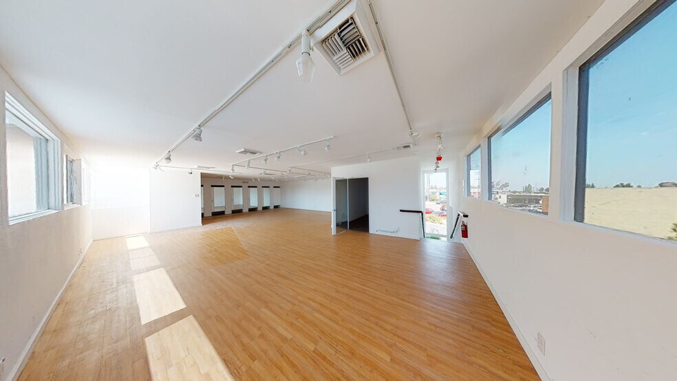 More Photos Of 2927 Bristol St, Costa Mesa Freestanding For Lease