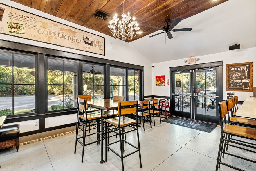 More Photos Of 8026 E Main St, Ridgeland General Retail For Sale