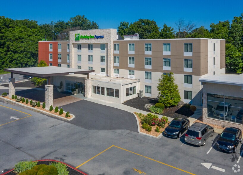 Primary Photo Of 1715 Plaza Ln, Allentown Hotel For Sale