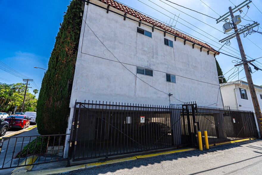 More Photos Of 7050 Waring Ave, Los Angeles Multifamily For Sale
