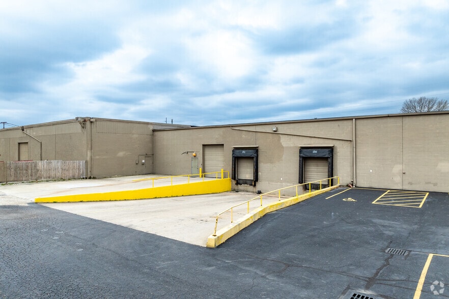More Photos Of 175 E Broadway Ave, Westerville Warehouse For Lease