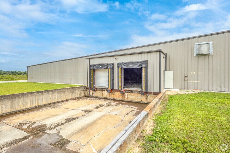 More Photos Of 847 W Main St, Lake City Warehouse For Lease