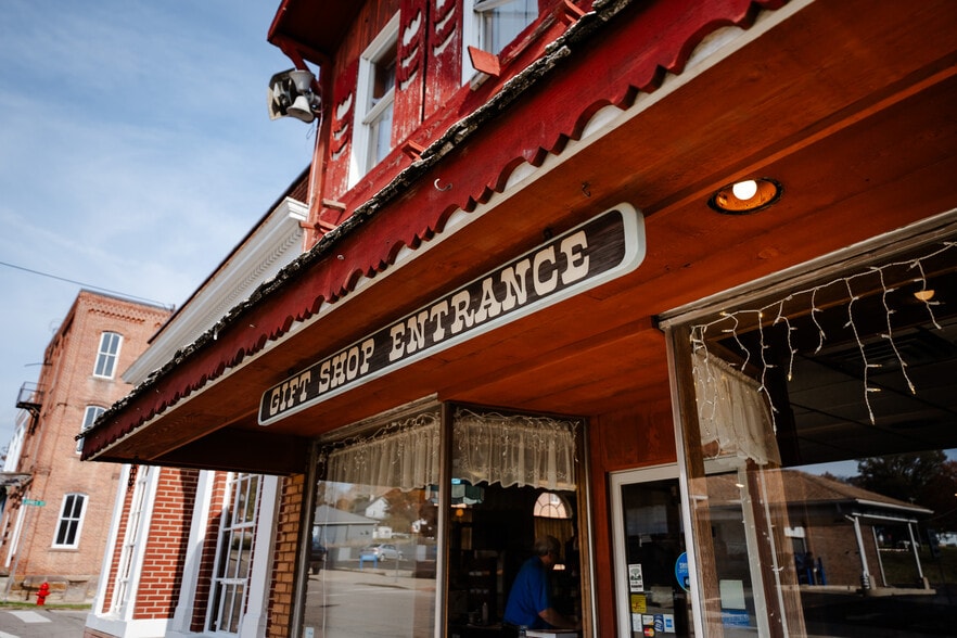 More Photos Of 176 N Market St, Shreve General Retail For Sale
