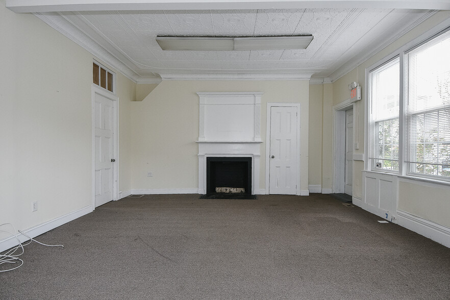 More Photos Of 93-97 Broad St, Middletown Office For Sale