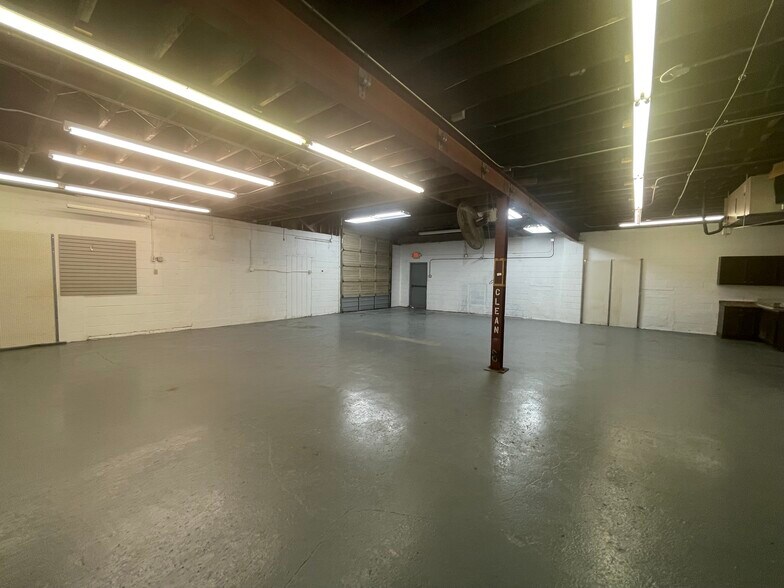 More Photos Of 3215-3223 Woodson Rd, Saint Louis Industrial For Lease