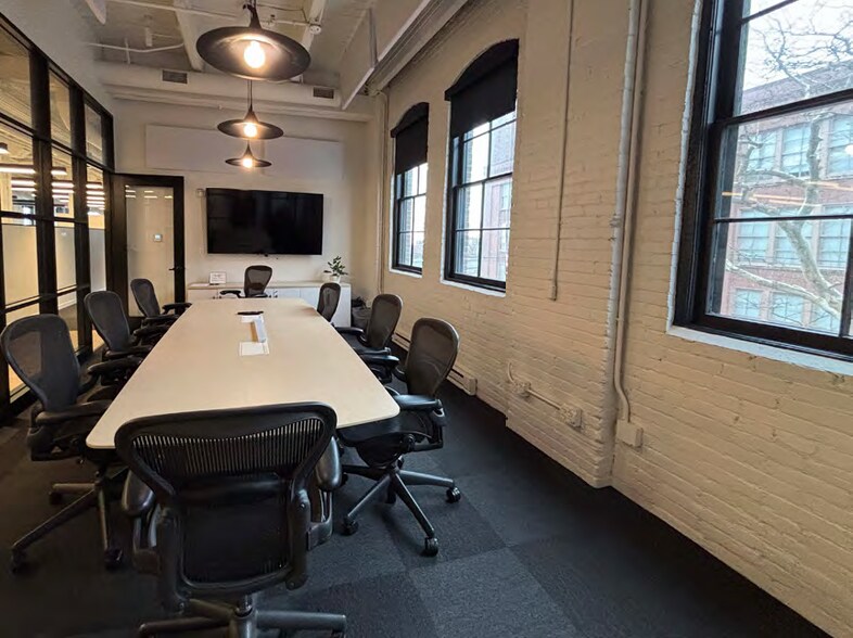 More Photos Of 2900 Detroit Ave, Cleveland Office For Lease