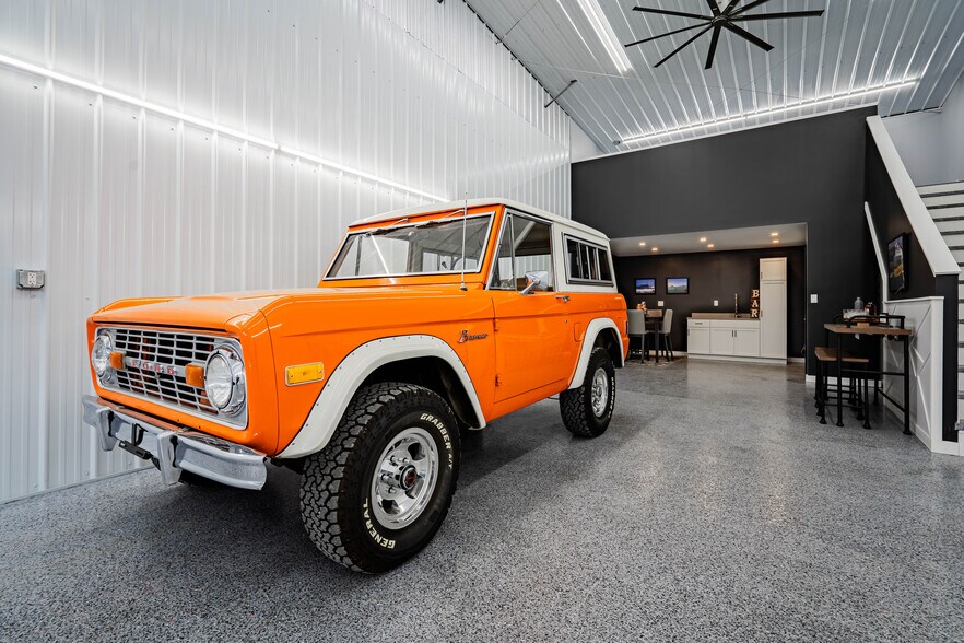 More Photos Of 100 Man Cave, Sunrise Beach Self Storage For Sale