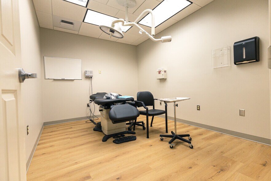 More Photos Of 77 Thomas Johnson Dr, Frederick Medical For Sale