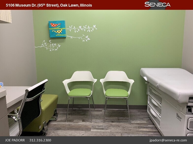 More Photos Of 5100-5116 Museum Dr, Oak Lawn General Retail For Lease