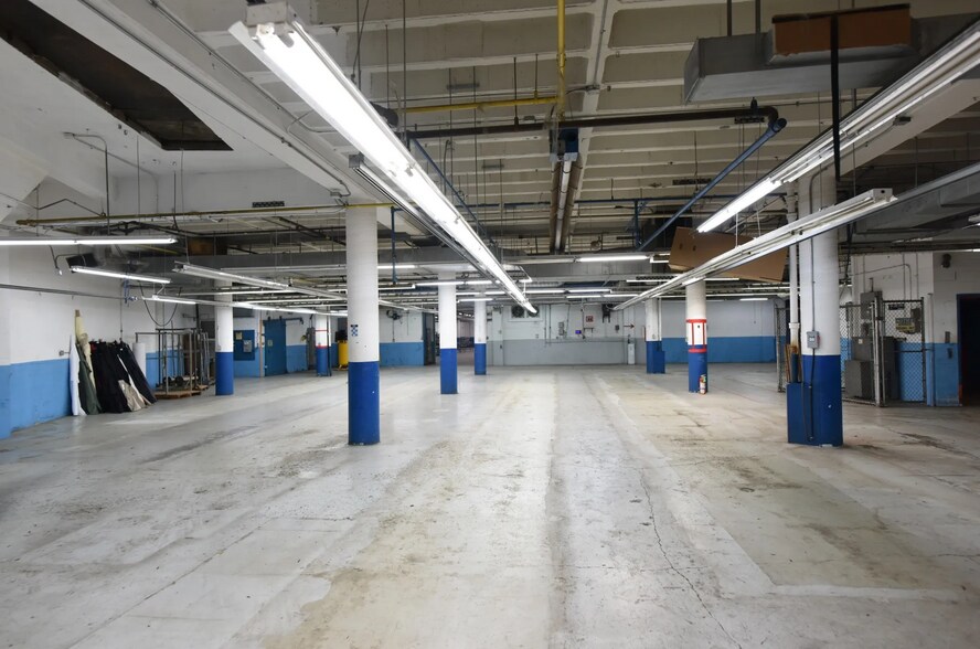 More Photos Of 3500 N Kostner Ave, Chicago Manufacturing For Lease