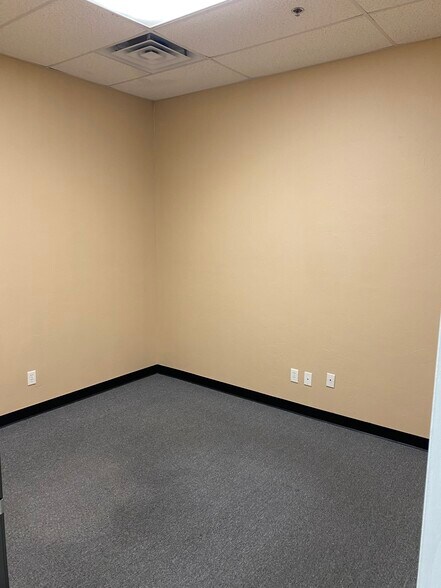 More Photos Of 3544 N Romero Rd, Tucson Warehouse For Lease