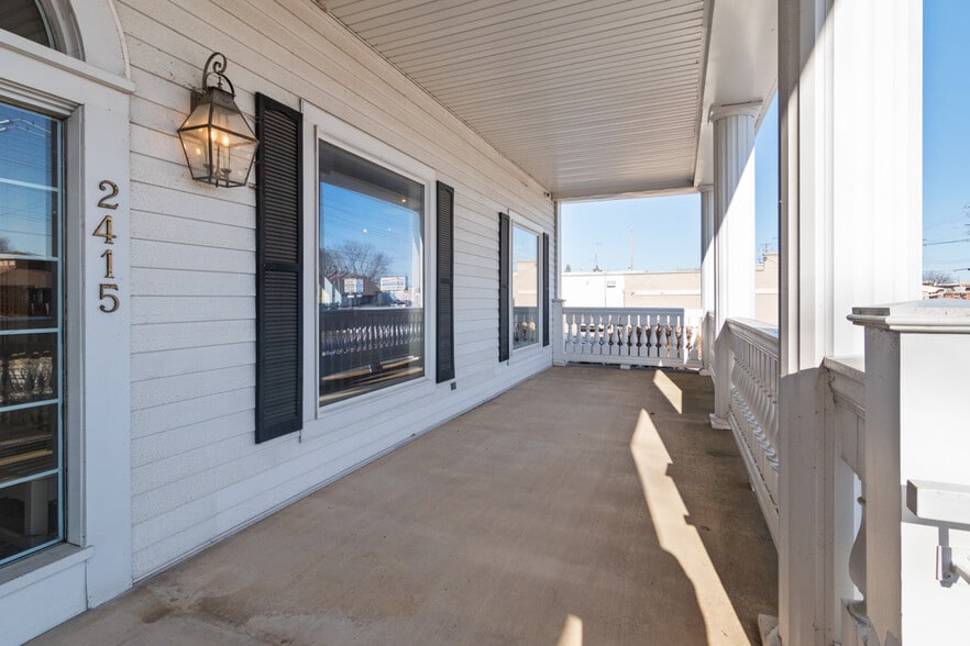 Primary Photo Of 2415 N Richmond St, Appleton Freestanding For Sale