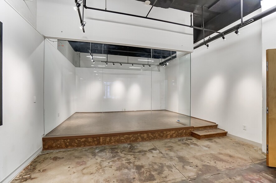 More Photos Of 20 E Central Pky, Cincinnati Office Residential For Lease