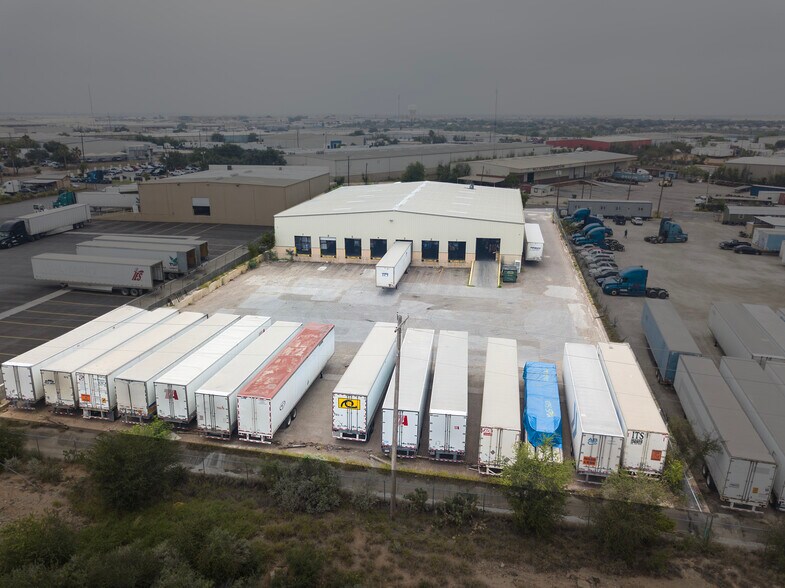 More Photos Of 606 Enterprise St, Laredo Warehouse For Lease