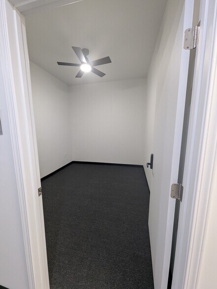 More Photos Of 2102 Hancock St, San Diego Showroom For Lease