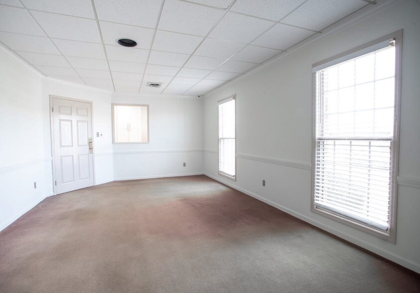 More Photos Of 1127 Leighton Ave, Anniston Medical For Sale