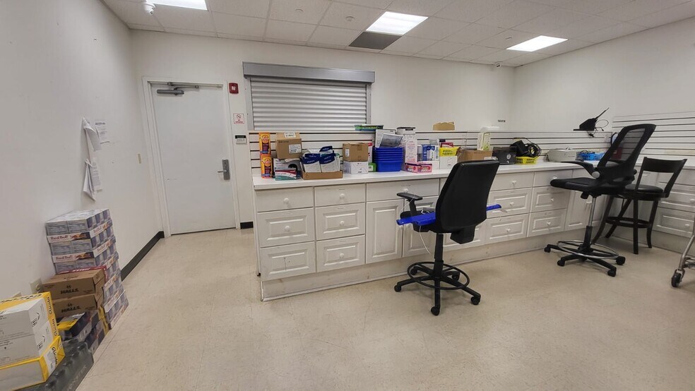 More Photos Of 838 E Grand St, Elizabeth Supermarket For Lease