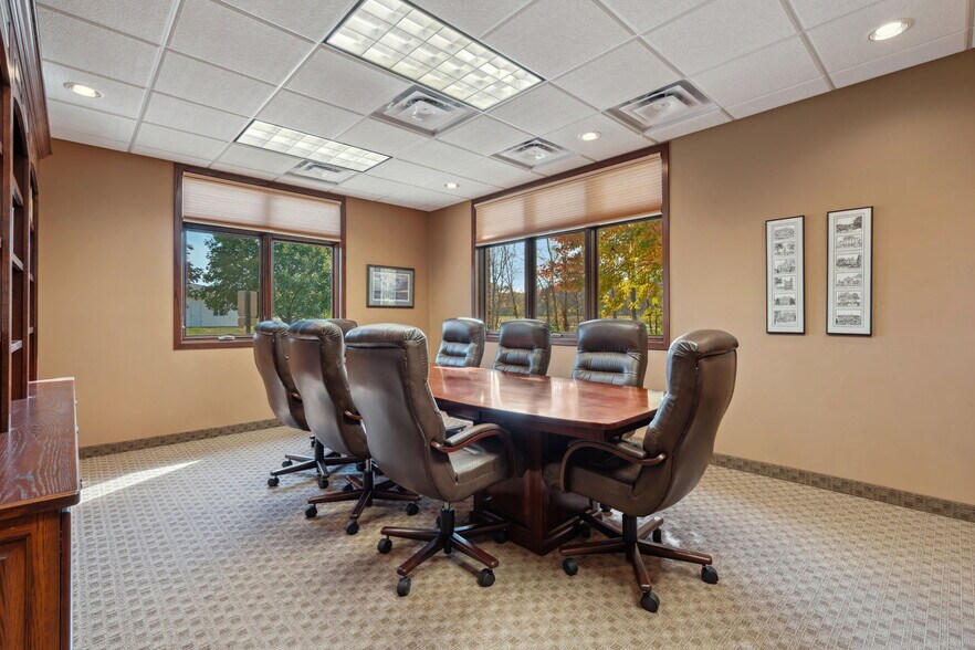 More Photos Of 225 Cedardale Dr SE, Owatonna Office For Sale