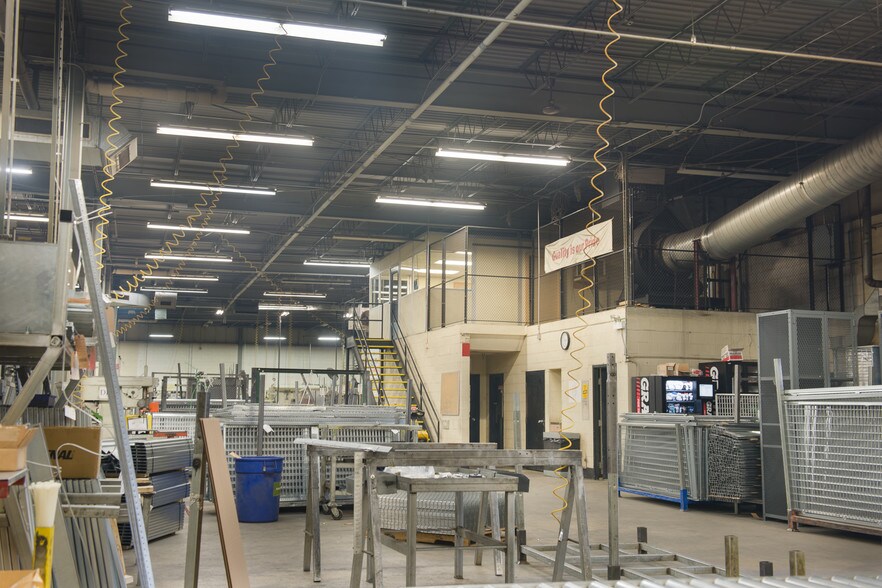 More Photos Of 5858 W 73rd St, Bedford Park Manufacturing For Sale