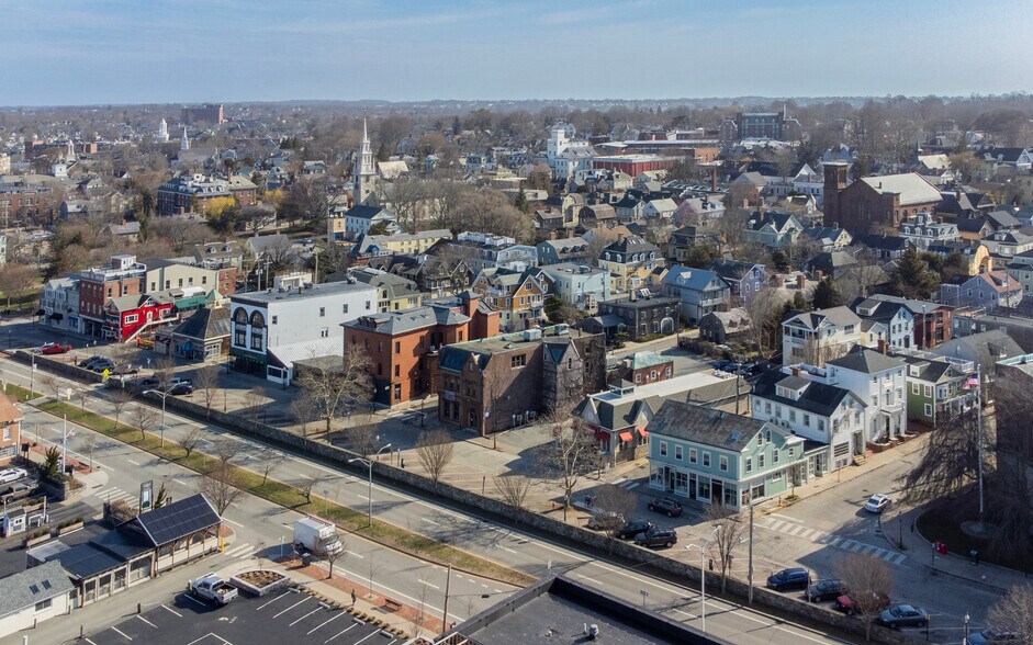 More Photos Of 302-306 Thames St, Newport Storefront Retail Office For Lease