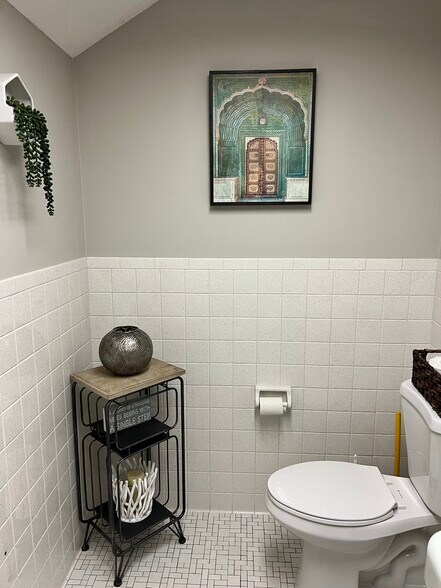 More Photos Of 381 Hubbard St, Glastonbury Loft Creative Space For Lease